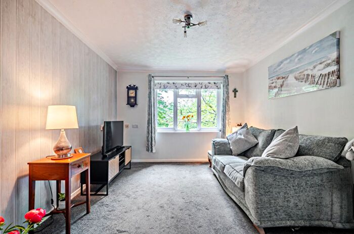 1 Bedroom Flat For Sale In Oldway Road, Paignton, Devon, TQ3
