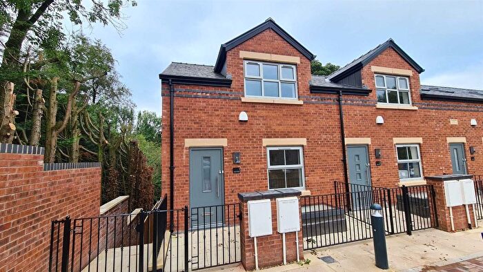 3 Bedroom End Of Terrace House To Rent In Langley Road, Langley, SK11