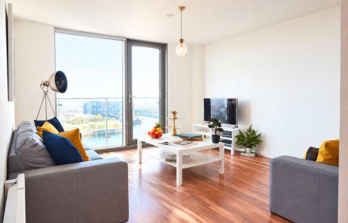 3 Bedroom Flat To Rent In Plaza Boulevard, Liverpool, L8