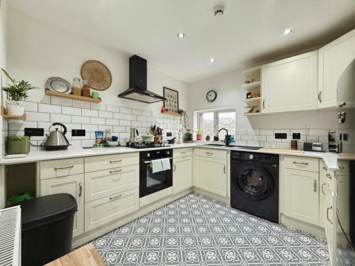 2 Bedroom Flat For Sale In Lyme Street, Axminster, EX13