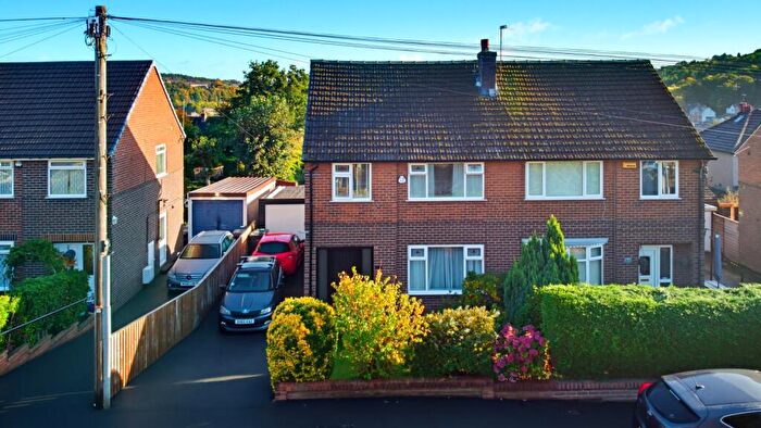 3 Bedroom Semi-Detached House For Sale In Manse Drive, Huddersfield, HD4