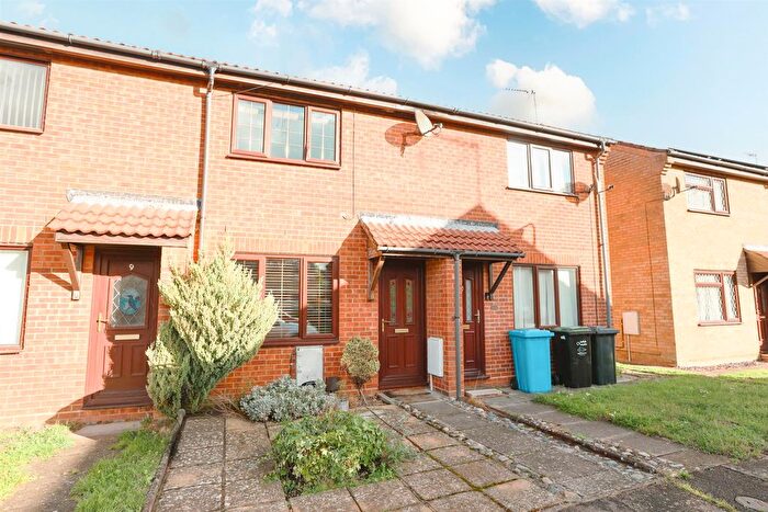 2 Bedroom Terraced House For Sale In Sunnyfields, Lowestoft, NR33