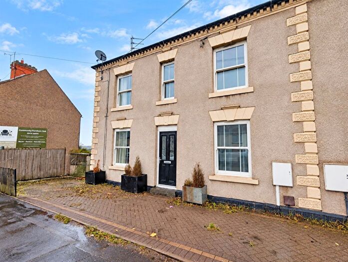 2 Bedroom Flat For Sale In Victoria Road, Hartshill, Nuneaton, CV10