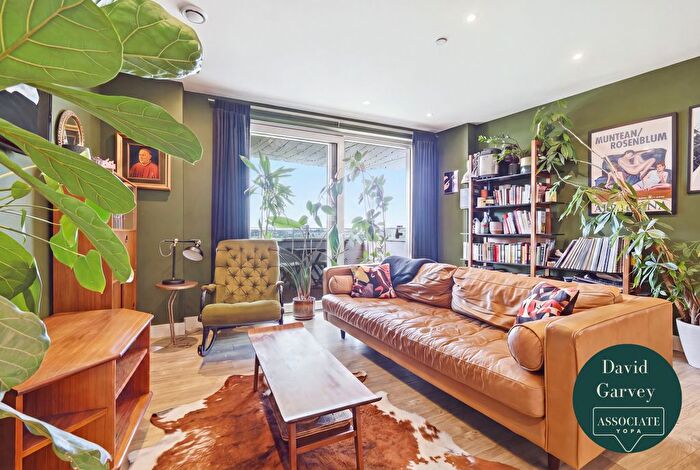 2 Bedroom Flat For Sale In Beck Square, London, E10