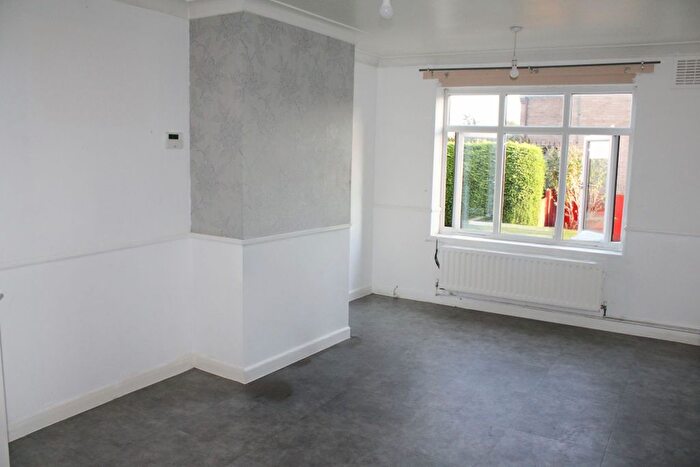 3 Bedroom Semi-Detached House For Sale In Yarborough Crescent, Broughton, DN20