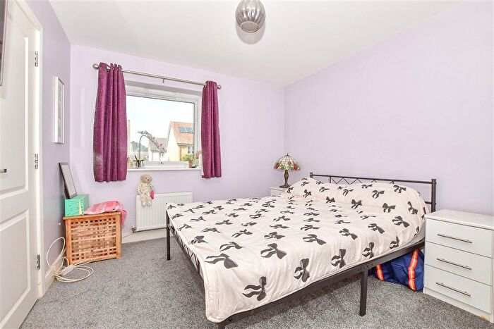 2 Bedroom Flat For Sale In Buffkyn Way, Maidstone, Kent, ME15