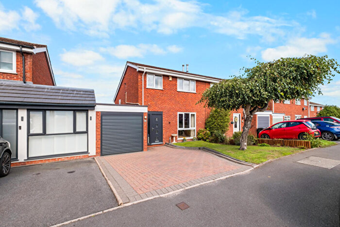 3 Bedroom Semi-Detached House For Sale In Buckfast Close, Bromsgrove, B61