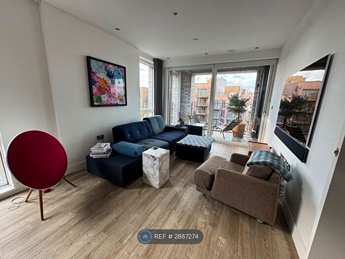 3 Bedroom Flat To Rent In Murdoch Court, London, E3
