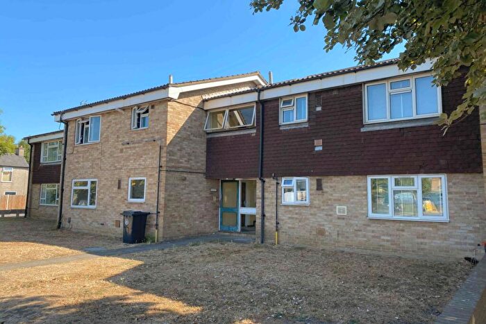 1 Bedroom Flat To Rent In Kingston Road, Leatherhead, Surrey, KT22