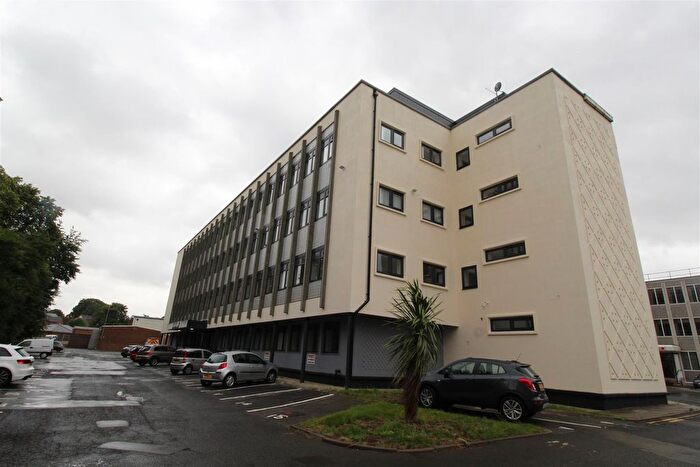 1 Bedroom Flat To Rent In High Street, Kingswinford, DY6