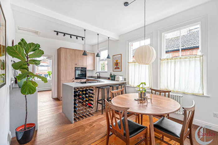 2 Bedroom Maisonette For Sale In Lyndhurst Road, N22