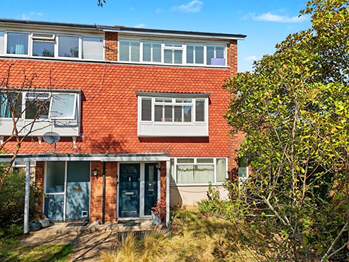 2 Bedroom Maisonette For Sale In Spurfield, West Molesey, KT8