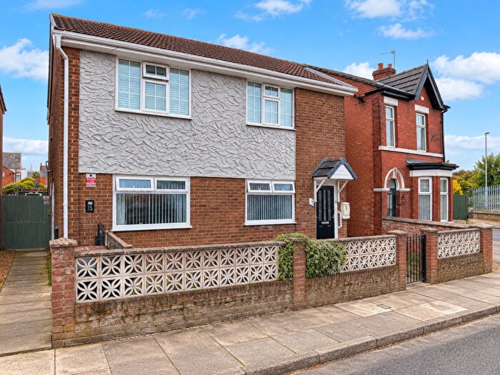 2 Bedroom Flat For Sale In Hawthorne Grove, Southport, Merseyside, PR9