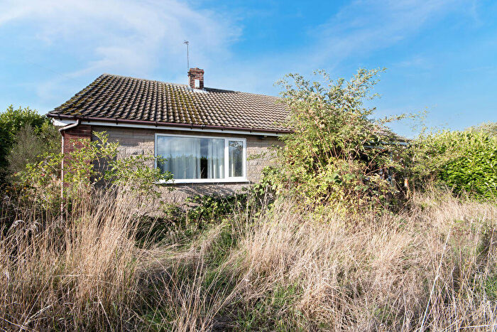 2 Bedroom Detached Bungalow For Sale In Field Lane, Gainsborough, DN21