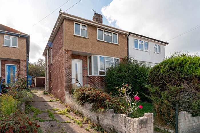3 Bedroom Semi-Detached House For Sale In Maple Close, Oxford, OX2