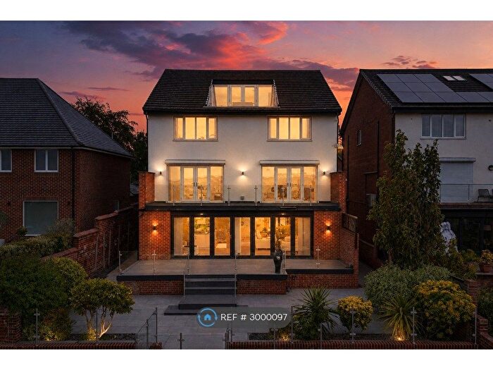 6 Bedroom Detached House To Rent In Manygates Lane, Wakefield, WF2