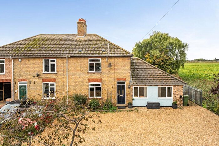 3 Bedroom Semi-Detached House For Sale In Burnt House Road, PE7