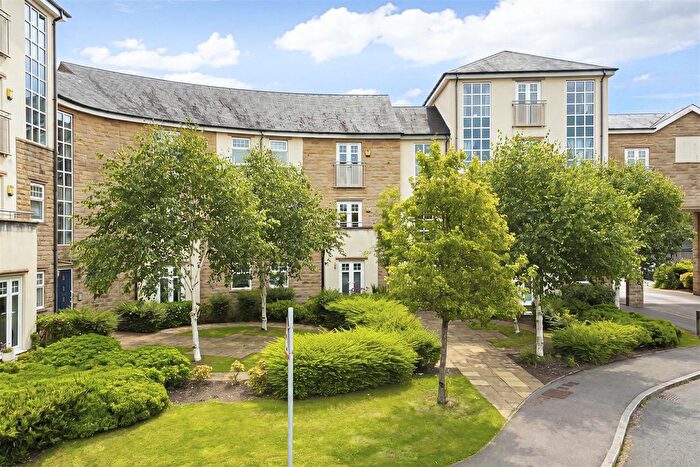 2 Bedroom Flat For Sale In Burnstall Crescent, Menston, LS29