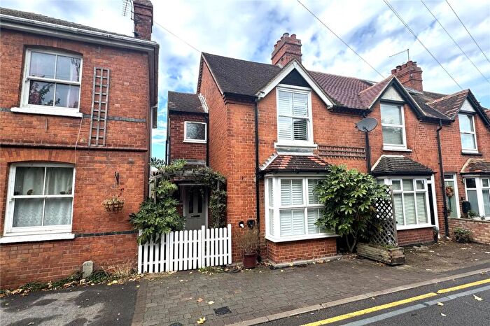 3 Bedroom Semi-Detached House For Sale In Gipsy Lane, Wokingham, Berkshire, RG40
