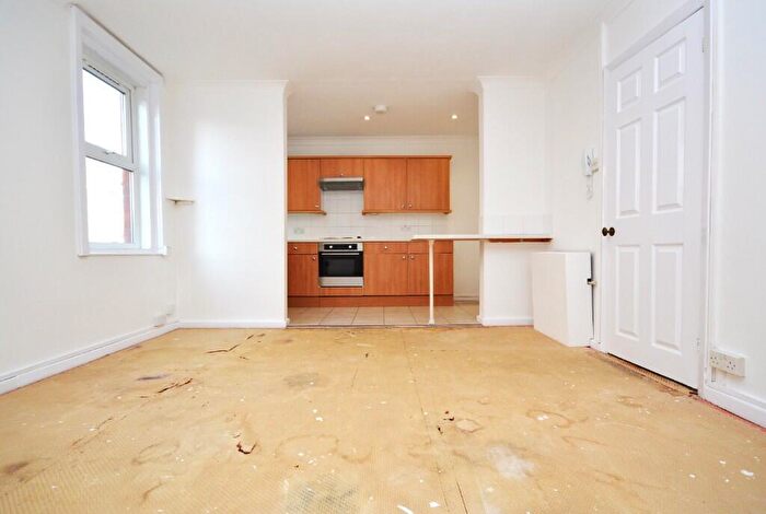 2 Bedroom Flat To Rent In Southbourne, BH6