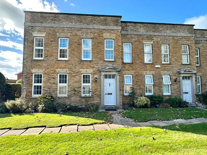 2 Bedroom Apartment For Sale In De La Warr Road, Milford On Sea, Lymington, Hampshire, SO41