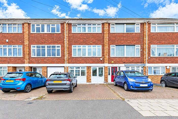 3 Bedroom Town House For Sale In Tomswood Hill, Barkingside, IG6