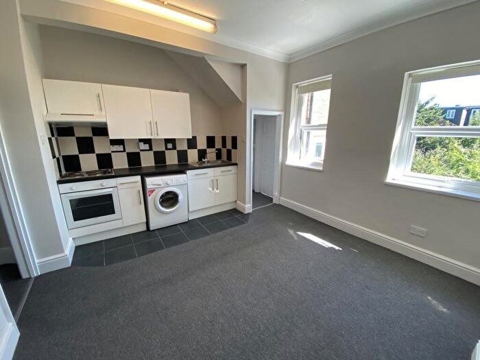 1 Bedroom Flat To Rent In Hermon Hill, Redbridge, London, E11
