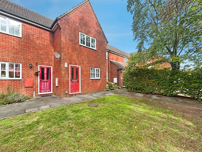 2 Bedroom Flat To Rent In St. Thomas Court, Thatcham, RG18