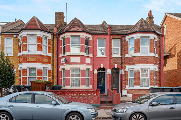 3 Bedroom Terraced House For Sale In Warwick Gardens, London, N4