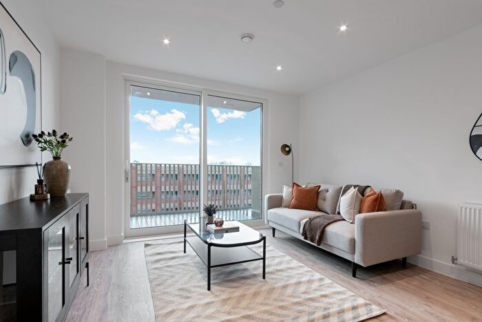2 Bedroom Flat To Rent In Dukes Road, Wood Street, Walthamstow, E17