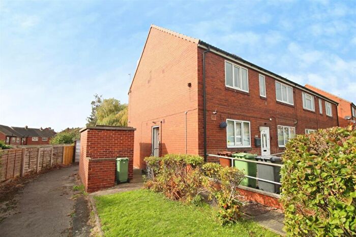 2 Bedroom Flat For Sale In Wood Lane, Rothwell, Leeds, LS26