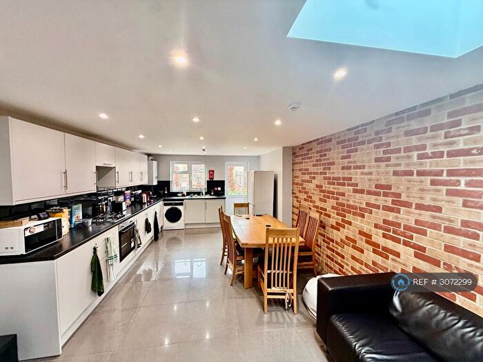 6 Bedroom Terraced House To Rent In De Beauvoir Road, Reading, RG1