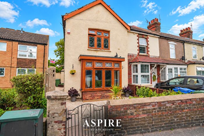 3 Bedroom End Of Terrace House For Sale In Dock Road, Grays, RM17