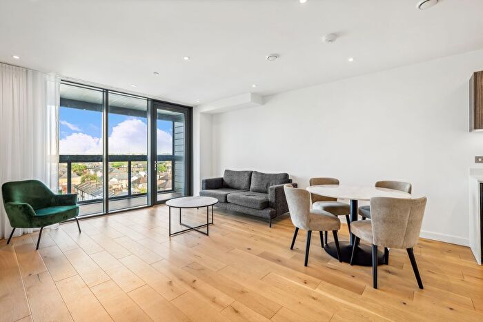 1 Bedroom Flat To Rent In Twickenham Gateway, London Road, London, TW1
