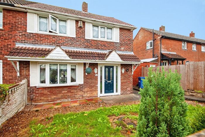 3 Bedroom Semi-Detached House For Sale In Lindhurst Road, Athersley North, Barnsley, S71