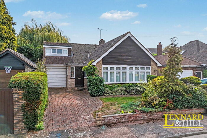 3 Bedroom Detached Bungalow For Sale In Woodward Close, Grays, RM17