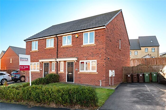 3 Bedroom Semi-Detached House For Sale In Haydock Avenue, Castleford, West Yorkshire, WF10