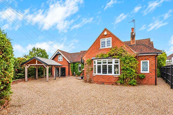 4 Bedroom Detached House For Sale In Horseshoe Road, Pangbourne On Thames, Berkshire, RG8