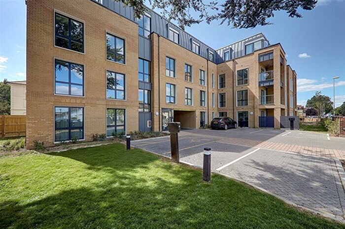 3 Bedroom Flat For Sale In Lyndhurst Road, Lindfield Place, BN11