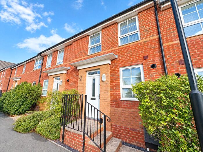 3 Bedroom Terraced House For Sale In Captains Parade, East Cowes, Isle Of Wight, PO32