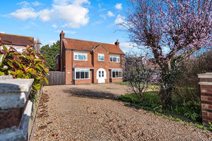 4 Bedroom Detached House For Sale In Louth Road, Holton-Le-Clay, DN36