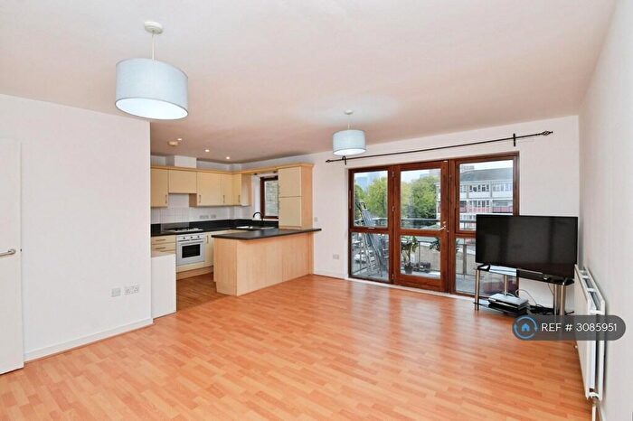 2 Bedroom Flat To Rent In Brabazon Street, London, E14