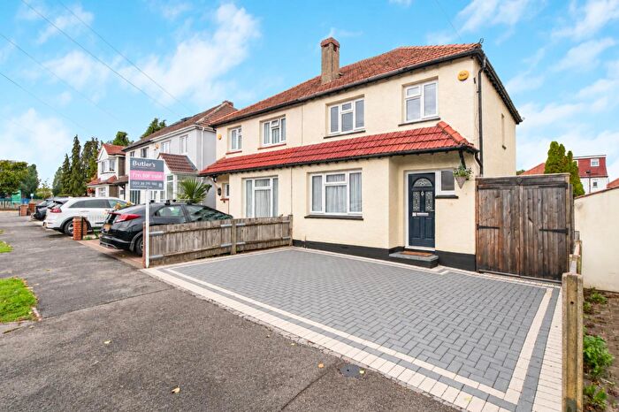 3 Bedroom Semi-Detached House For Sale In Farmington Avenue, Sutton, SM1