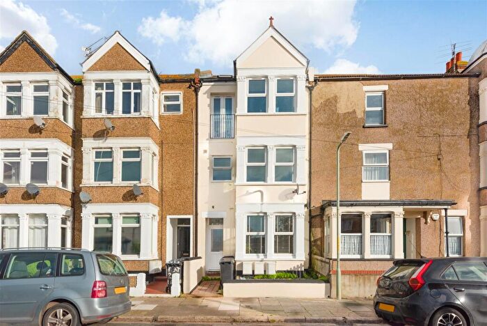 2 Bedroom Apartment To Rent In Albany Drive, Herne Bay, CT6