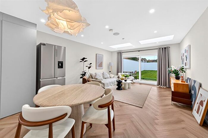 4 Bedroom End Of Terrace House For Sale In Florence Avenue, Morden, SM4