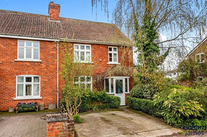 3 Bedroom Semi-Detached House For Sale In The Marsh, Wanborough, Swindon, SN4