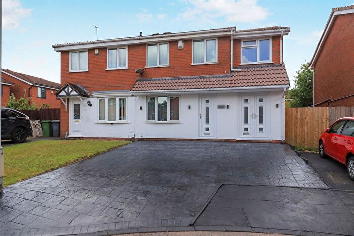 4 Bedroom Semi-Detached House For Sale In Sheaves Close, Sedgemoor Park, Bilston, WV14