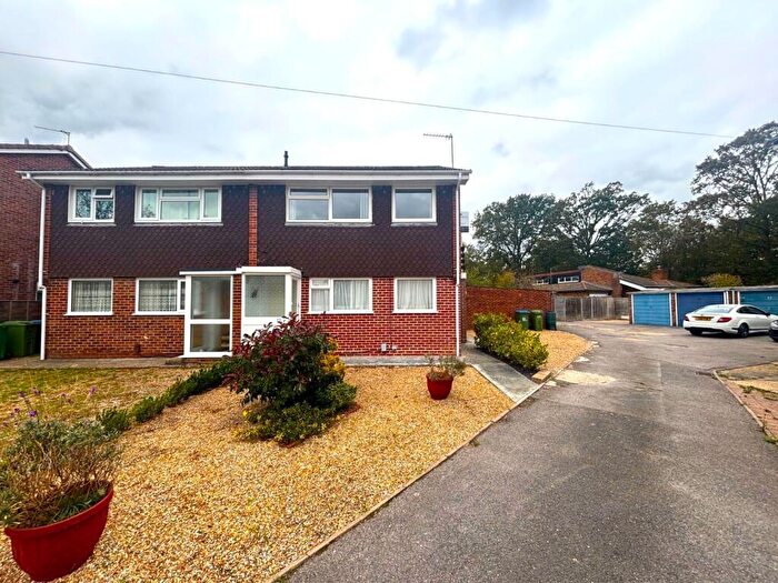 2 Bedroom Maisonette To Rent In The Cloisters, Fareham, Hampshire, PO15