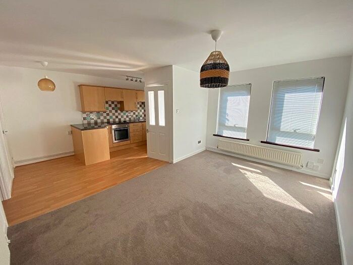 1 Bedroom Flat To Rent In Llwynderw Drive, West Cross, SA3