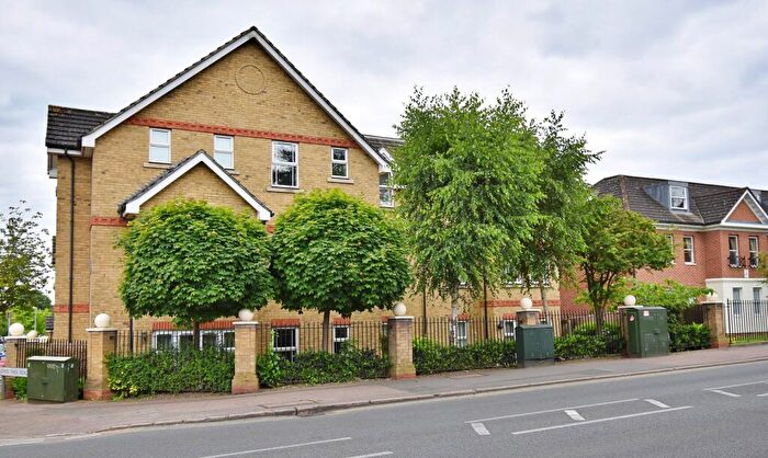 2 Bedroom Flat To Rent In Lower Park Road, Loughton, Essex., IG10